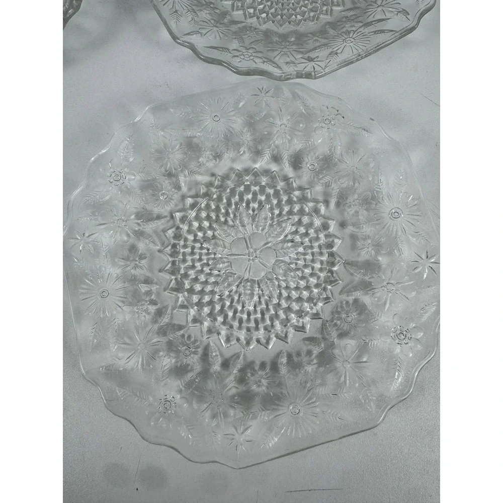 Vintage‎ Clear Pressed Glass Floral Starburst Scalloped 6 Inch Plates Set of 4